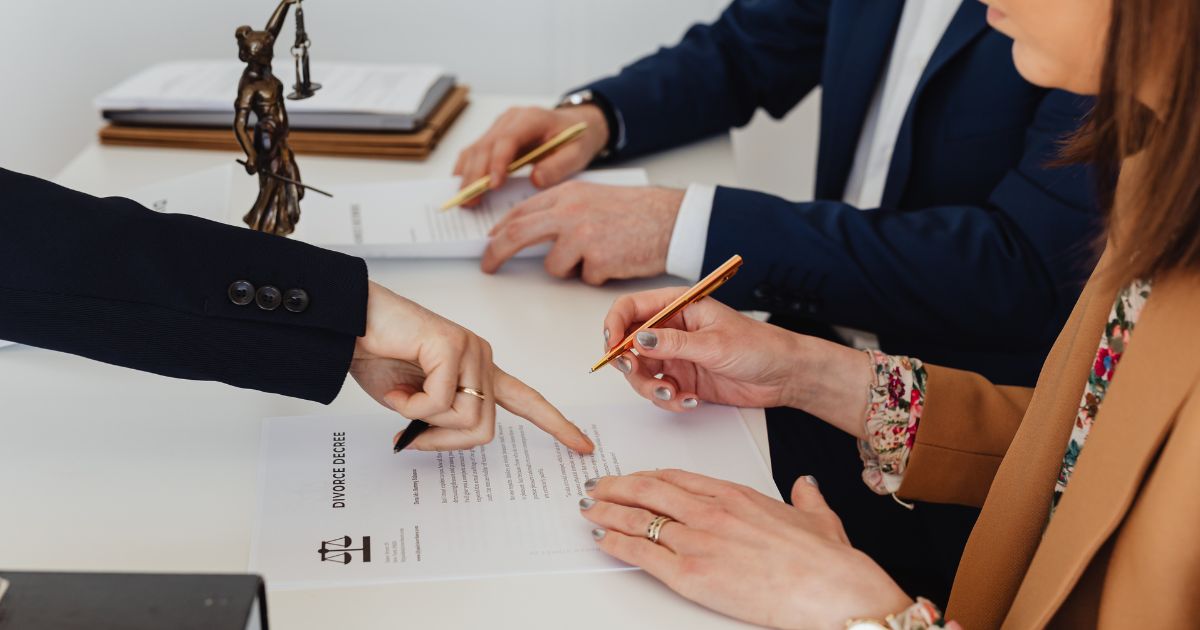  Top 10 Questions to Ask Your Divorce Lawyer Before Filing